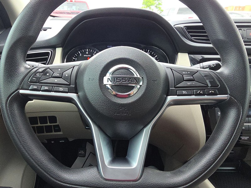 Nissan Rogue Sport Vehicle Full-screen Gallery Image 14