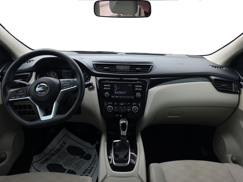 Nissan Rogue Sport Vehicle Full-screen Gallery Image 16