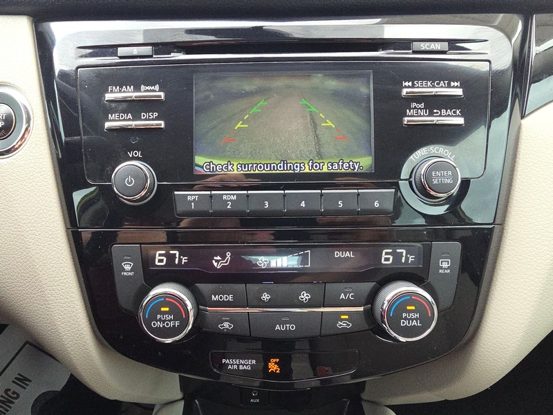 Nissan Rogue Sport Vehicle Full-screen Gallery Image 17