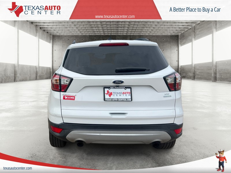 Ford Escape Vehicle Full-screen Gallery Image 6