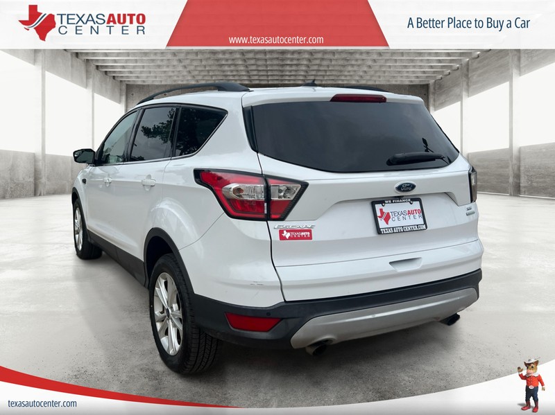 Ford Escape Vehicle Full-screen Gallery Image 8