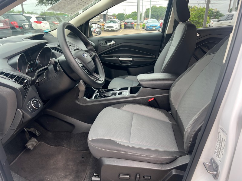 Ford Escape Vehicle Full-screen Gallery Image 9