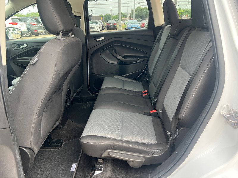 Ford Escape Vehicle Full-screen Gallery Image 10