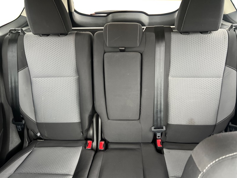 Ford Escape Vehicle Full-screen Gallery Image 13