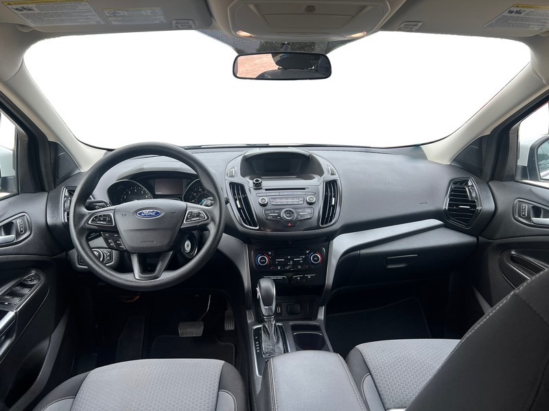 Ford Escape Vehicle Full-screen Gallery Image 15