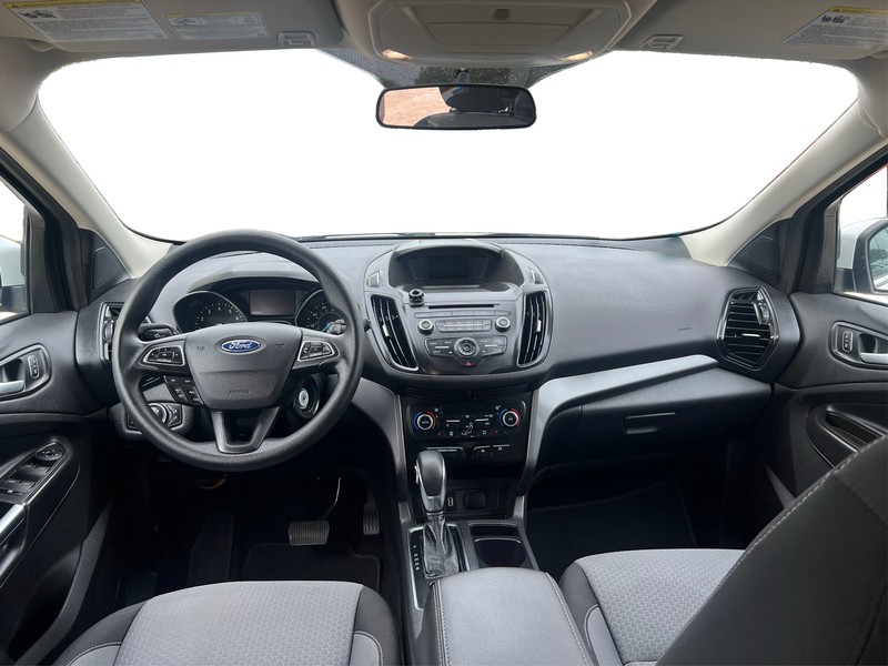 Ford Escape Vehicle Full-screen Gallery Image 16