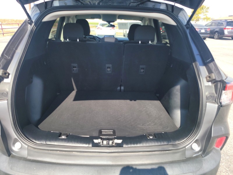 Ford Escape Vehicle Full-screen Gallery Image 10