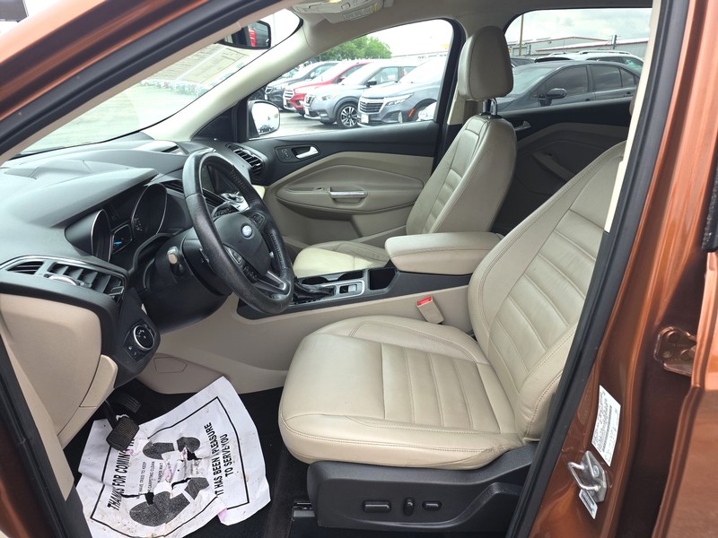 Ford Escape Vehicle Full-screen Gallery Image 09
