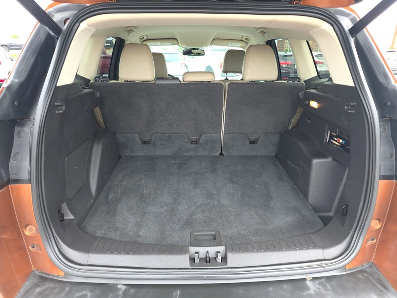Ford Escape Vehicle Full-screen Gallery Image 11