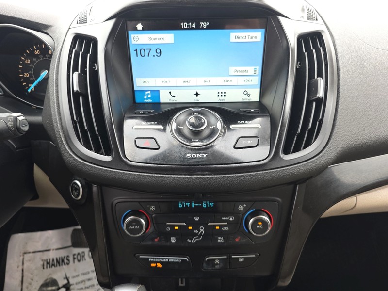 Ford Escape Vehicle Full-screen Gallery Image 12