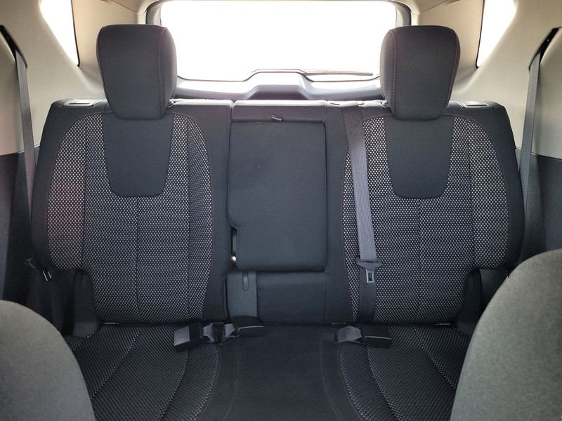 Chevrolet Equinox Vehicle Full-screen Gallery Image 13