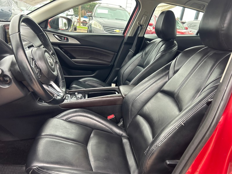Mazda Mazda3 Sedan Vehicle Full-screen Gallery Image 09