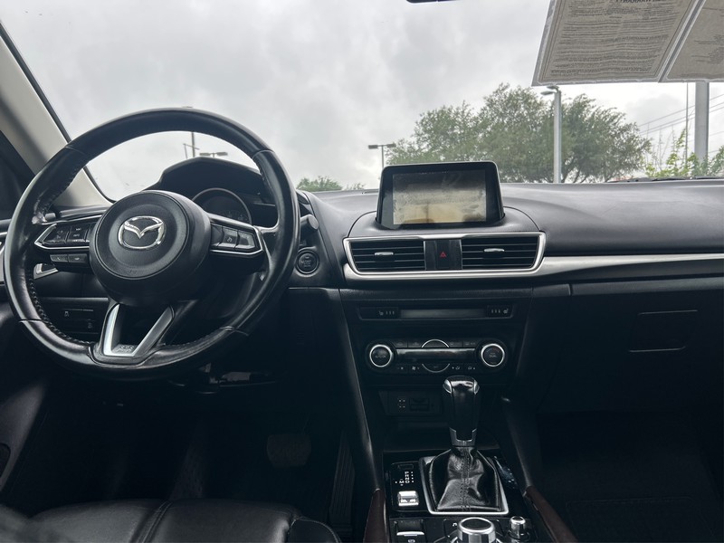Mazda Mazda3 Sedan Vehicle Full-screen Gallery Image 12