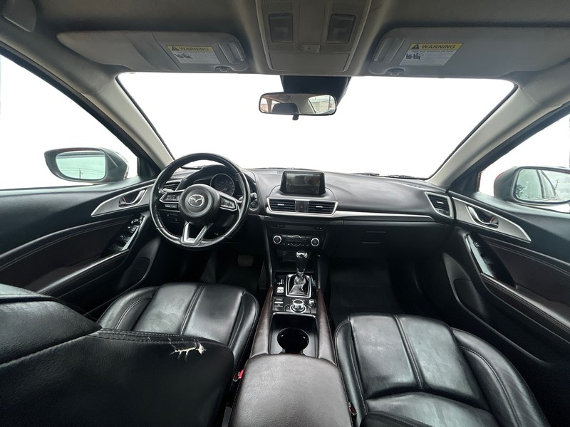 Mazda Mazda3 Sedan Vehicle Full-screen Gallery Image 15