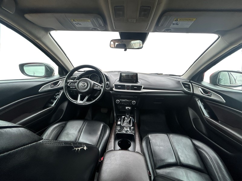 Mazda Mazda3 Sedan Vehicle Full-screen Gallery Image 16