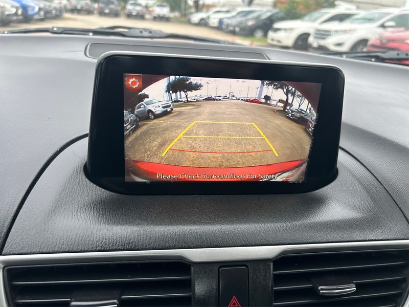 Mazda Mazda3 Sedan Vehicle Full-screen Gallery Image 17