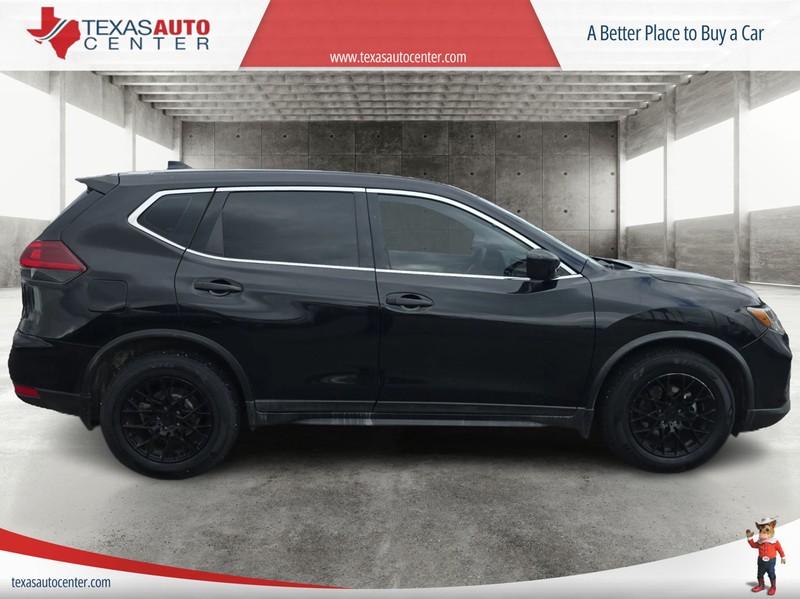 Nissan Rogue Vehicle Full-screen Gallery Image 04