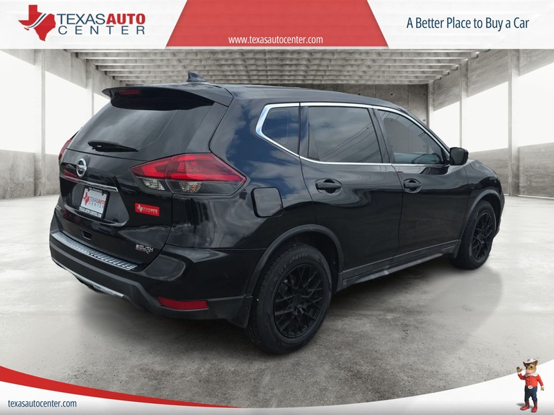 Nissan Rogue Vehicle Full-screen Gallery Image 07