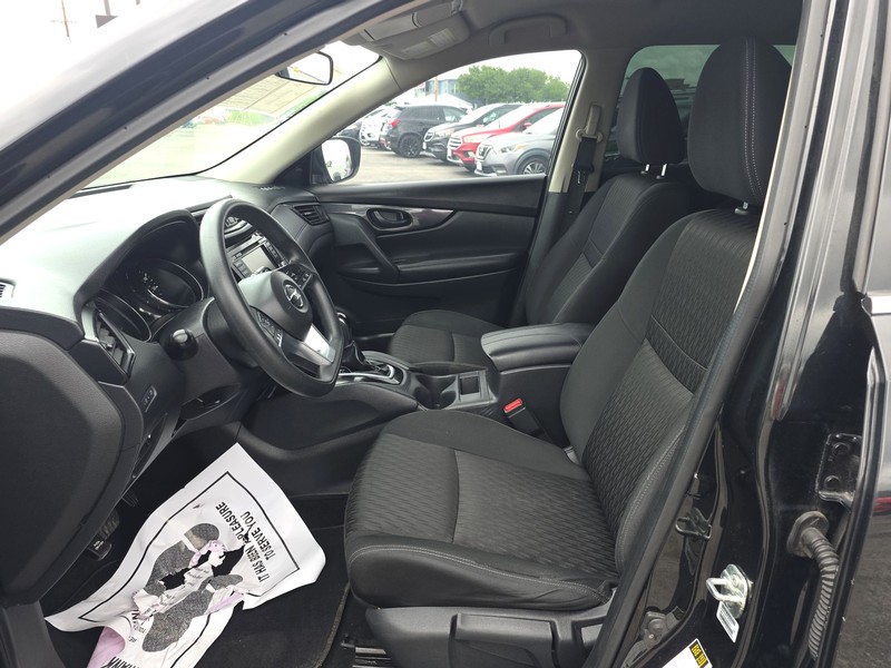 Nissan Rogue Vehicle Full-screen Gallery Image 09