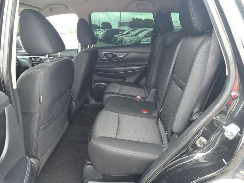 Nissan Rogue Vehicle Full-screen Gallery Image 10