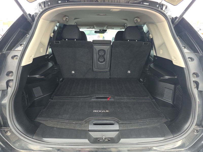 Nissan Rogue Vehicle Full-screen Gallery Image 11