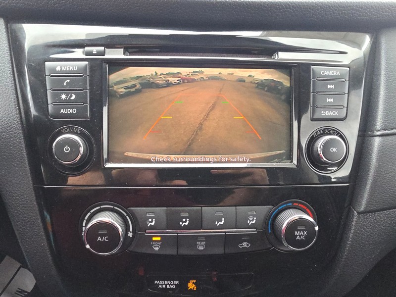 Nissan Rogue Vehicle Full-screen Gallery Image 17