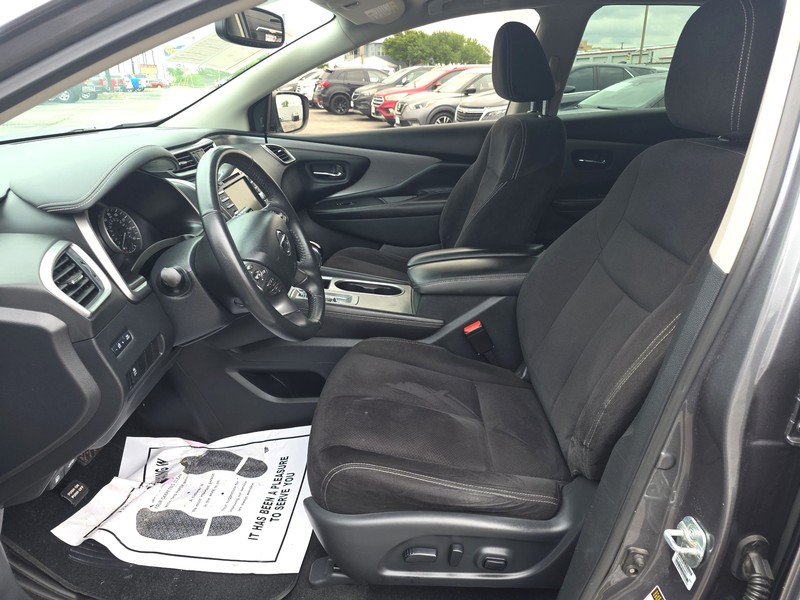 Nissan Murano Vehicle Full-screen Gallery Image 09