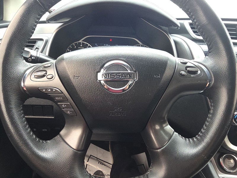 Nissan Murano Vehicle Full-screen Gallery Image 14