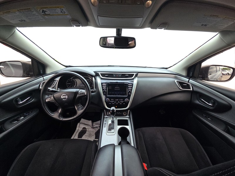 Nissan Murano Vehicle Full-screen Gallery Image 15