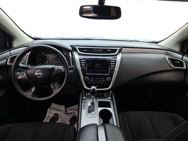 Nissan Murano Vehicle Full-screen Gallery Image 16