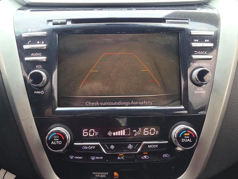 Nissan Murano Vehicle Full-screen Gallery Image 17
