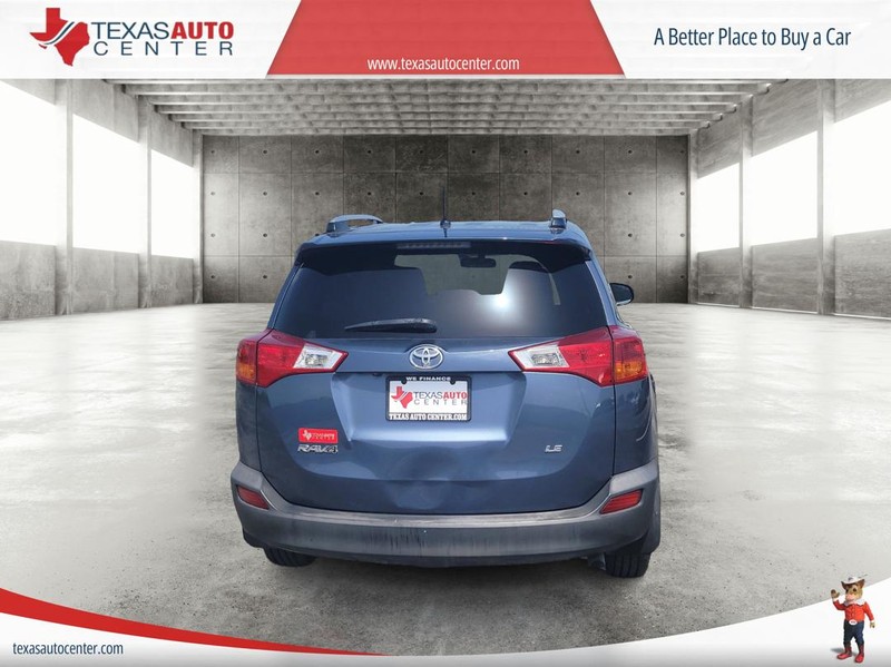 Toyota RAV4 Vehicle Full-screen Gallery Image 06