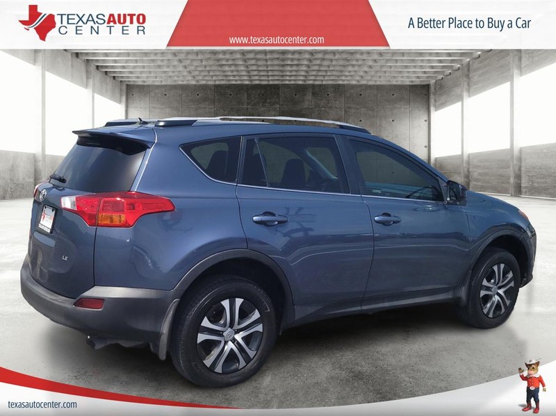 Toyota RAV4 Vehicle Full-screen Gallery Image 07