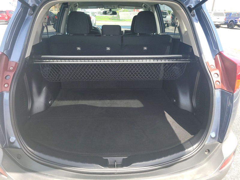 Toyota RAV4 Vehicle Full-screen Gallery Image 11