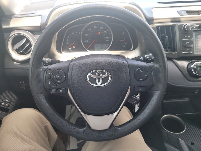 Toyota RAV4 Vehicle Full-screen Gallery Image 15