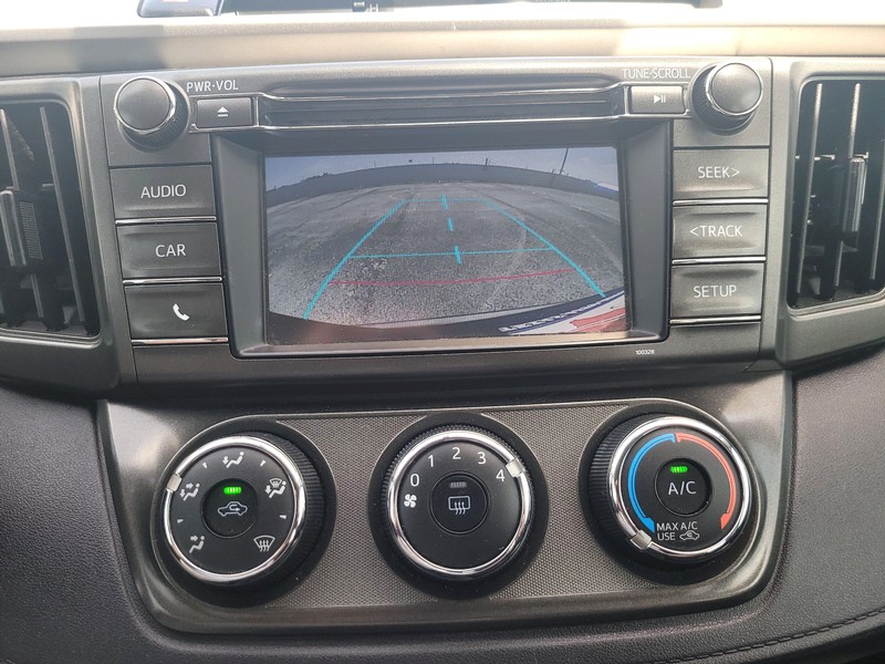 Toyota RAV4 Vehicle Full-screen Gallery Image 18