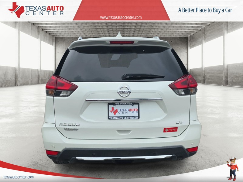Nissan Rogue Vehicle Full-screen Gallery Image 06