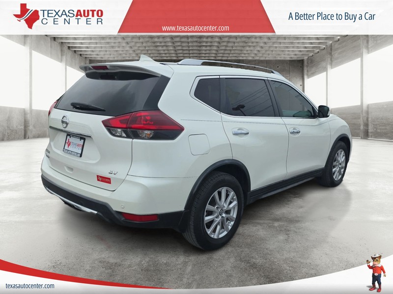 Nissan Rogue Vehicle Full-screen Gallery Image 07