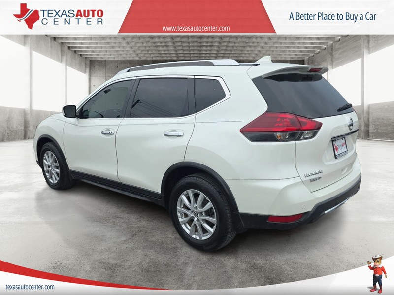 Nissan Rogue Vehicle Full-screen Gallery Image 08