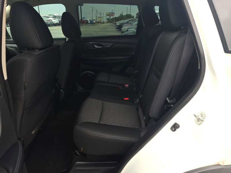 Nissan Rogue Vehicle Full-screen Gallery Image 10
