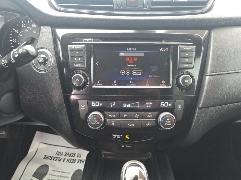 Nissan Rogue Vehicle Full-screen Gallery Image 12