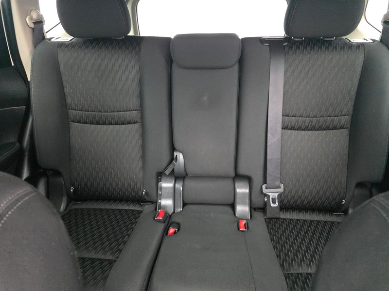 Nissan Rogue Vehicle Full-screen Gallery Image 13