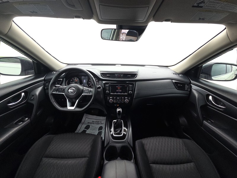 Nissan Rogue Vehicle Full-screen Gallery Image 15