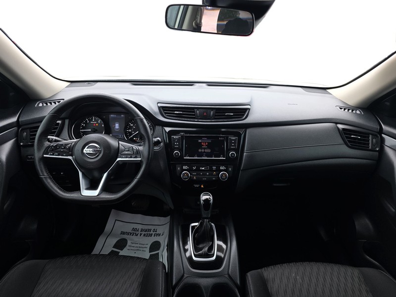 Nissan Rogue Vehicle Full-screen Gallery Image 16