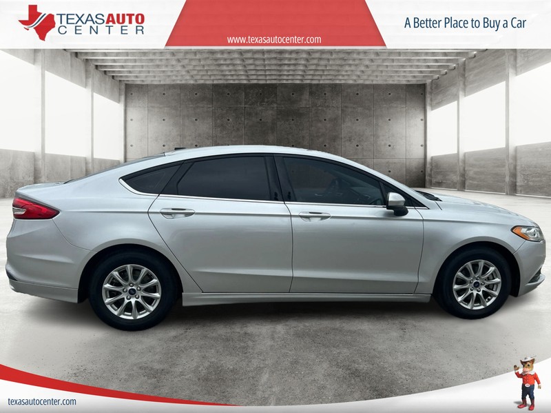 Ford Fusion Vehicle Full-screen Gallery Image 04