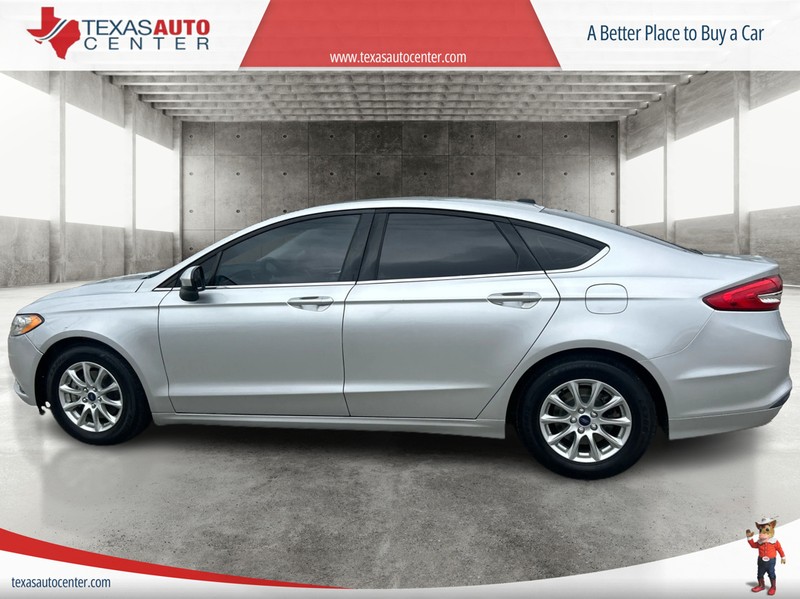Ford Fusion Vehicle Full-screen Gallery Image 05