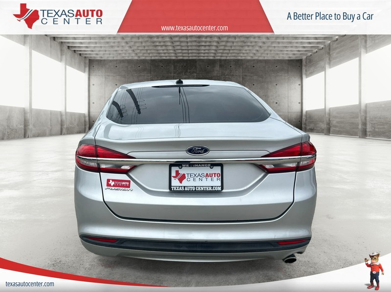 Ford Fusion Vehicle Full-screen Gallery Image 06
