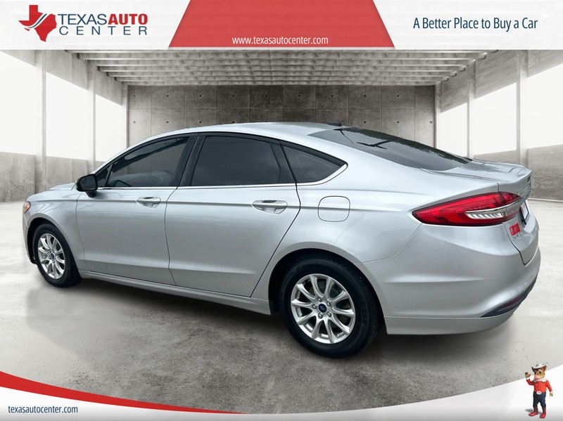 Ford Fusion Vehicle Full-screen Gallery Image 08