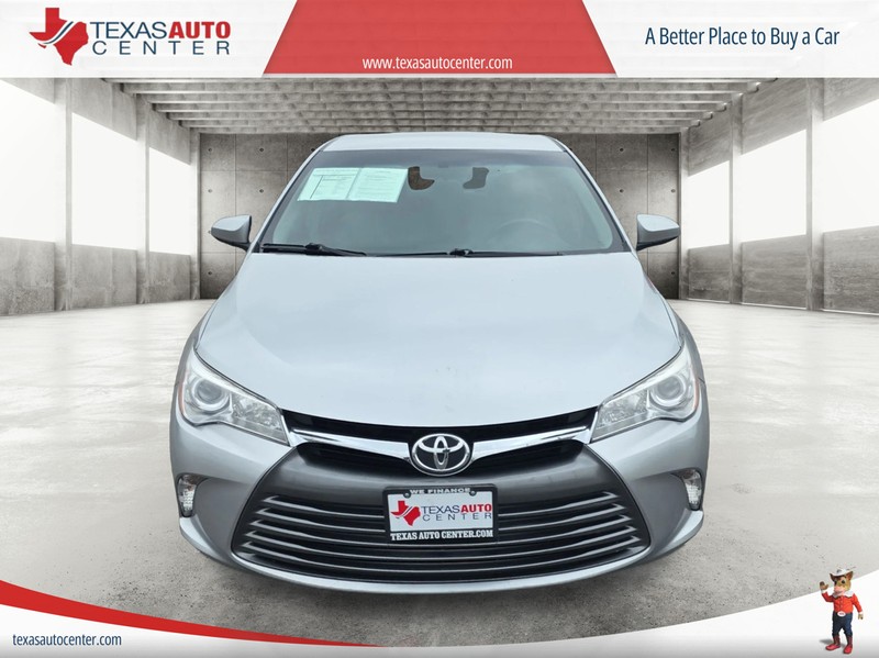 Toyota Camry Vehicle Full-screen Gallery Image 03
