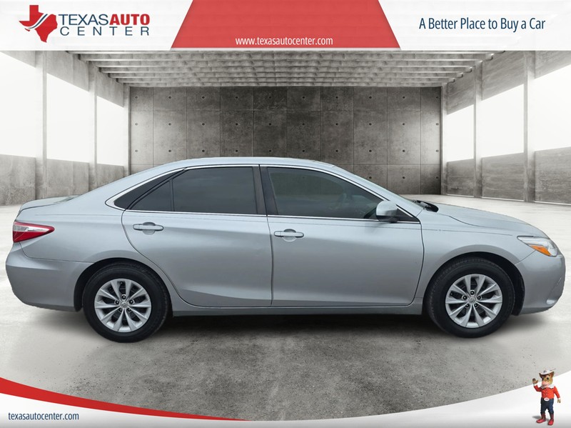 Toyota Camry Vehicle Full-screen Gallery Image 04